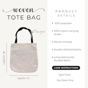 Pu&ograve; includere: Una borsa tote intrecciata con cinghie nere. La borsa &egrave; lunga 45,7 cm e larga 43,2 cm, con una larghezza della cinghia di 2,5 cm. Realizzata in 100% poliestere con cinghie in cotone. Cura: pulire le macchie, lavare solo a secco.