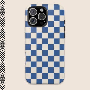 以下が含まれることがあります： iPhone 12 Pro Max 用の青と白の市松模様の電話ケース