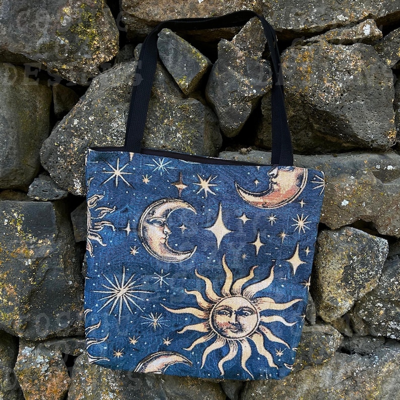 Borsa Whimsigoth anni '90, borsa tote intrecciata celeste, abbigliamento Whimsigothic, borsa tote grunge, borsa gotica, borsa da strega, abbigliamento gotico, articoli di tendenza immagine 4
