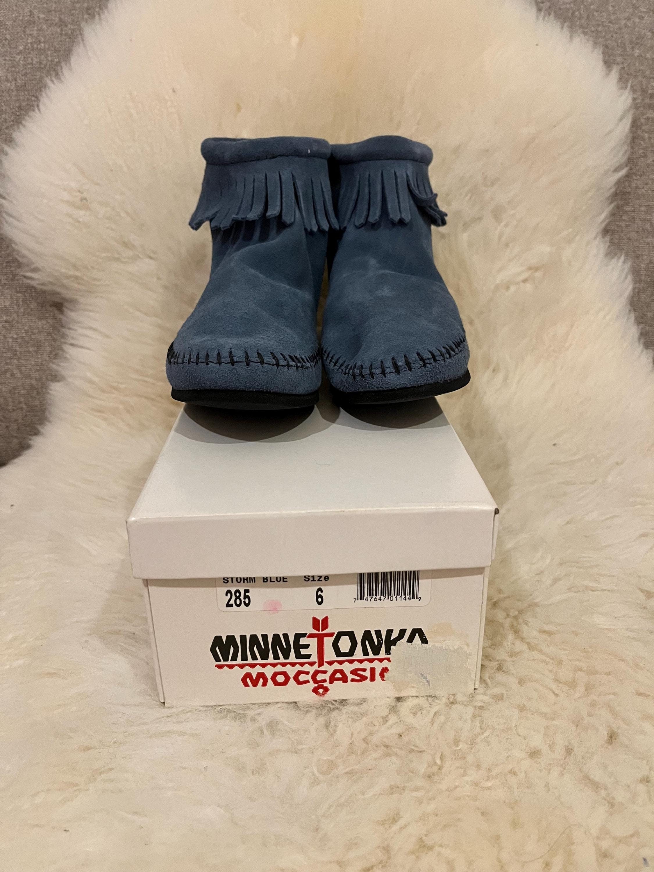 Minnetonka(ミネトンカ)Ankle Hi PugBOOTS (589) Minnetonka Moccasins | Hatcountry – HatCountry