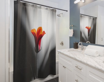 Duschvorhänge Schlichtes Design, das einem Badezimmer Schönheit verleihen kann. Mit diesem Duschvorhang mit kleinen roten Spritzern können Sie nahezu beliebige Akzente setzen