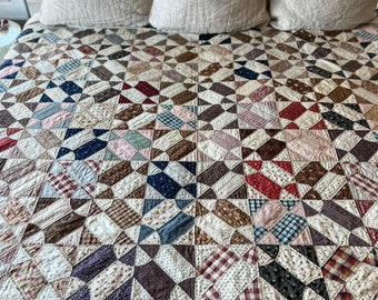 Outstanding Circle Square Antique Quilt