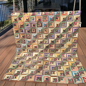 Wunderschöne antike Seidenblockhaus-Quilt
