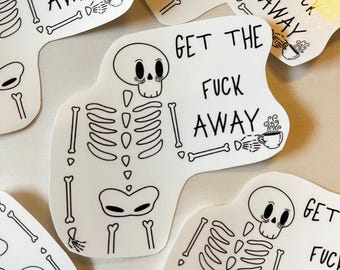 Pegatina de vinilo de esqueleto gruñón con ilustración de café espeluznante