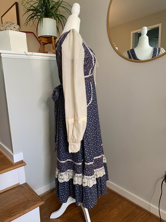 1970s Gunne Sax Navy Floral Prairie Dress SIZE 13! - image 5