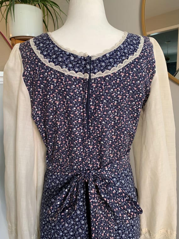 1970s Gunne Sax Navy Floral Prairie Dress SIZE 13! - image 4
