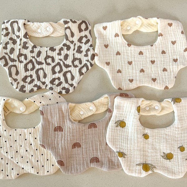 Organic Muslin Leopard wavy Dribble Bib / girls dribble bib / newborn dribble bib /newborn essential dribble bib / newborn gift set