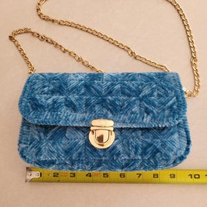 Cartera de terciopelo hecha a mano con cadena - 4 colores disponibles