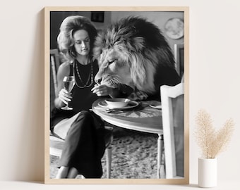 Tippi Hedren Lion Photo : surréalisme hollywoodien vintage, photographie noir et blanc