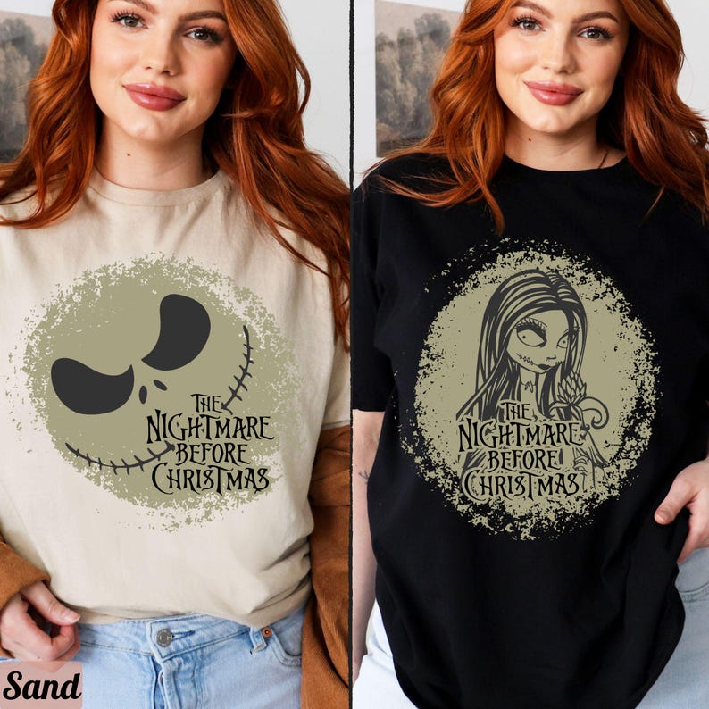 Puede incluir: Dos camisetas con un estampado gr&aacute;fico verde y negro de personajes de la pel&iacute;cula "Pesadilla antes de Navidad". Una camiseta es beige y la otra es negra.