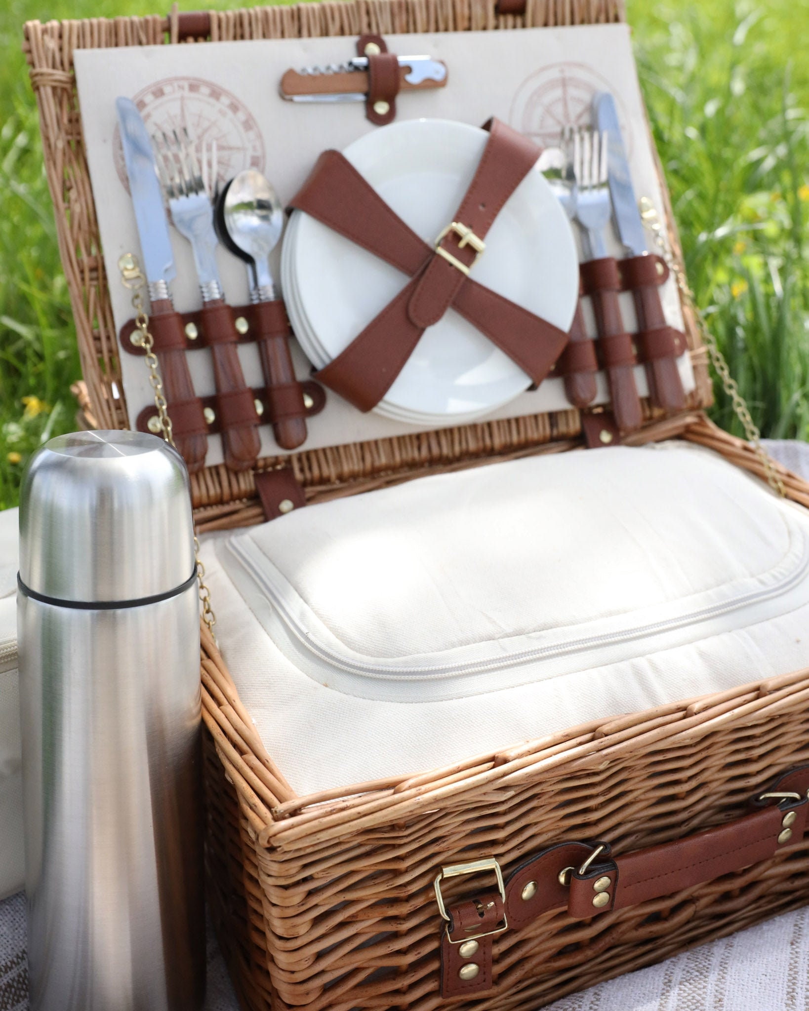 Picnic Basket Kit for 4 People, Wicker Picnic Basket With Picnic