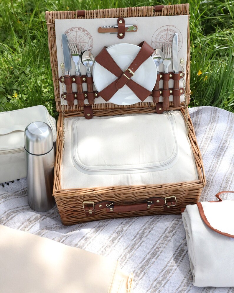 Picnic Basket Kit for 4 People, Wicker Picnic Basket With Picnic