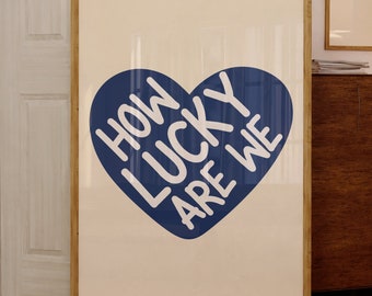 How Lucky Are We Art Poster, Coastal Cowgirl Print Girly Western Wall Art Esthetic Apartment Art Hart Typografie Poster, Digitale Download