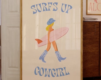 Plakat Coastal Cowgirl | Wydruk fizyczny | Plakat w rolce | Surfs Up Coast Cowgirl Print Plakat Cowgirl Surfer Girl Preppy Art Trendy Cowgirl