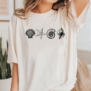 Sea Shells 90s Vintage Style Tshirt, Retro Ocean Shell Shirt, Ocean Lover Gift, Sea Lovers Shirt, Summer Ocean Shirts, Summer Woman Shirt