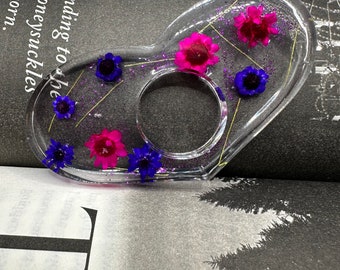 Flower thumb page holder, floral book page holder, resin page spreader, reading holder, book page holder, reader gift, bookworm gift, book