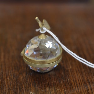 Vintage Swarouski Apple Photo Locket Crystal 1.5 X 1.5 X 2 Inch Classy Elegant