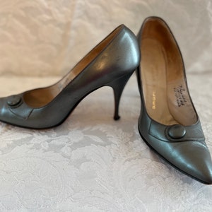 Vintage Andrew Geller 3 1/2” gray leather high heeled pumps size 7 1/2 AAAA