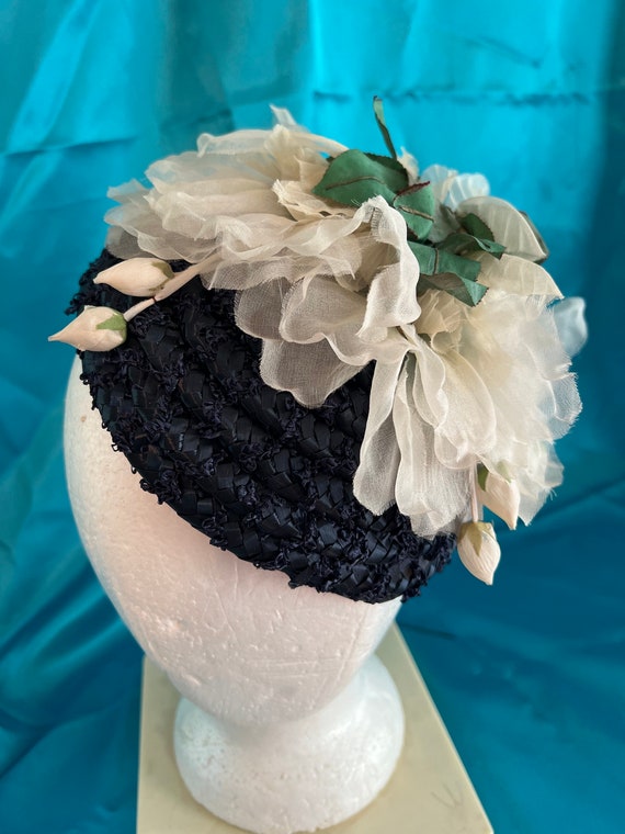 Vintage  navy blue straw hat with cream colored or