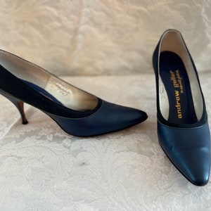 Vintage Andrew Geller 3 1/4” navy blue/Black/green leather high heeled pumps size 7 1/2 AAAA