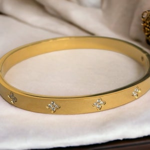 Gold Platted CZ Star Cuff Bangle - Thick Gold Bangle - Classic Gold Stars Bangle - Layering bangle - Statement Stackable Bangle