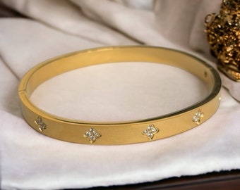 Gold Platted CZ Star Cuff Bangle - Thick Gold Bangle - Classic Gold Stars Bangle - Layering bangle - Statement Stackable Bangle