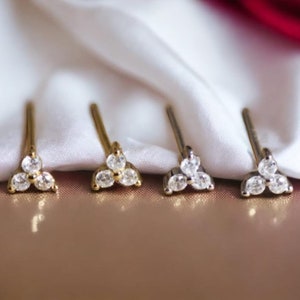 Silber / Gold Sehr winzige Drei-Punkte-Trio-Ohrstecker mit funkelnden CZ-Kristallen - geometrisch und diskret - perfektes Geschenk für sie - Weihnachtsgeschenk