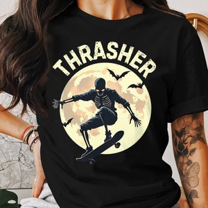 Skeleton Skater Halloween Graphic Tee: Spooky Skateboarder Shirt