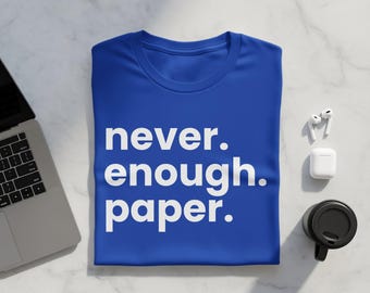 Camiseta "Nunca es suficiente papel", camiseta con texto minimalista, camiseta divertida de contable, regalo para amantes del papel, camiseta con humor de oficina, camiseta con mensaje