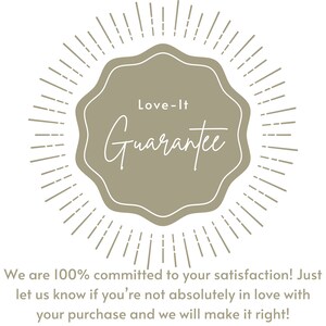 Peut inclure: Un badge beige clair &agrave; bord festonn&eacute; avec l'inscription "Love-It Guarantee" en &eacute;criture blanche. Le badge est entour&eacute; de lignes rayonnantes, avec un texte en dessous promettant la satisfaction du client.