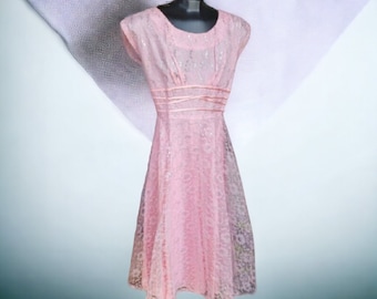 Vintage 1950s Pink Lace Prom/Party Dress Size Small Size