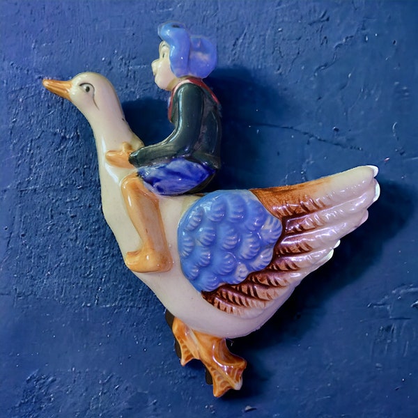 Mid-century Fior Art porcelain wall decor planter, made in Italy.