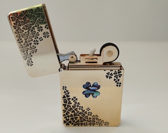 Zorro ZL8 Four-Leaf Clover Polished Brass Lighter - Ultra-Thin Case & Heavy Duty Hinge (with Gift Box and Flints)