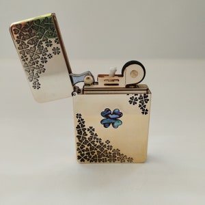 Zorro ZL8 Four-Leaf Clover Polished Brass Lighter - Ultra-Thin Case & Heavy Duty Hinge (with Gift Box and Flints)