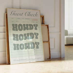コースタル カウガールズのゲスト チェック プリント、「Howdy Howdy Howdy」波状の文字とトレンディなレストランの領収書スタイルのセージ グリーンのウォール アート