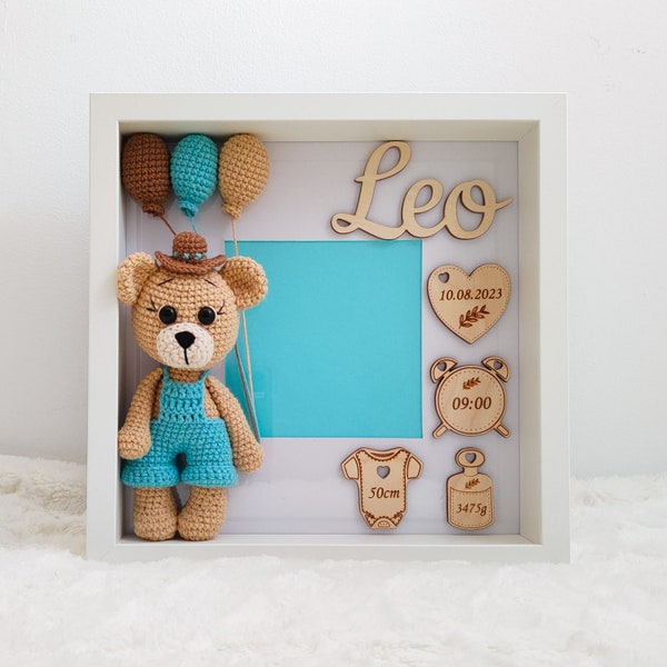 Cadre d’annonce de naissance de bébé avec nounours au crochet, cadeau pour nouveau bébé, cadeau de bébé nouveau-né, décor de chambre d’enfant, boîte d’ombre souvenir personnalisée