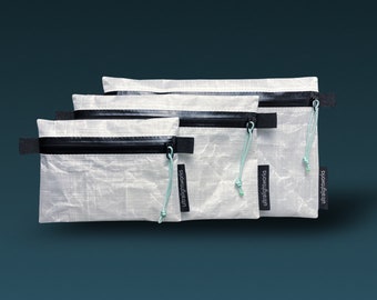 Dyneema Zip Bag | 3oz DCF | Ultralight | Water repellent | Wallet | Cosmetic bag | Organizer | Bio Based | different sizes