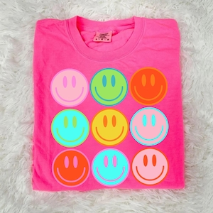 Transferts DTF colorés de visages souriants prêts à presser, film direct, transfert de t-shirt, DTF d'été, DTF tendance, Happy Face rétro, néon d'été