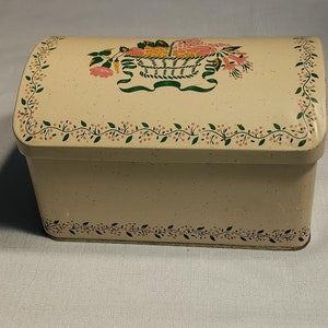 Tin with Rounded Top and Country Decor - Designed by Damer, Made in England