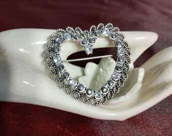 Heart-shaped Brooch with Rhinestones that Sparkles Beautifully