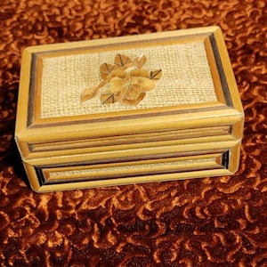 Lightweight Wooden Trinket Box with Hinged Lid, Inlaid with Burlap and Flower