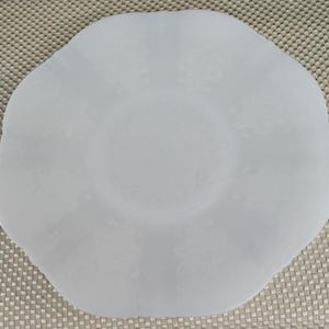 American Sweetheart Platter or Cake Plate from the 1930&#39;s in Excellent Condition