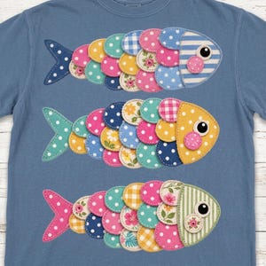 Camiseta con estampado de peces estilo patchwork, camiseta playera veraniega costera, camiseta informal de algodón para amantes del océano.
