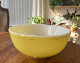 Pyrex Yellow TM REG 404 Mixing Bowl