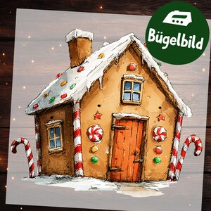 Op de afbeelding: Waterverfillustratie van een peperkoekhuisje met sneeuw op het dak en snoepdecoraties. Het huis heeft een rode deur, ramen en zuurstokaccenten. Een groene cirkel met de tekst "Bügelbild" staat rechtsboven.