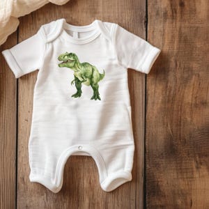 wasserfarbe trex
dtf transfer folie
tshirt bügelbild
trex aufbügeln
schultüte motiv
tiere zum aufbügeln
dino bügelbild
kinder tshirt dino
wasserfarbe dino
süßer babytrex
dschungel geburtstag
baby tier bügelbild
trex bügelbild