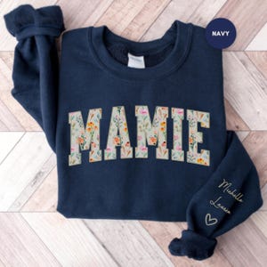 Personalized Mamie Sweatshirt with Grandkids Names, Floral Mamie Sweatshirt, Kids Name Sweatshirt, Sweatshirt with Kids Names on Sleeve