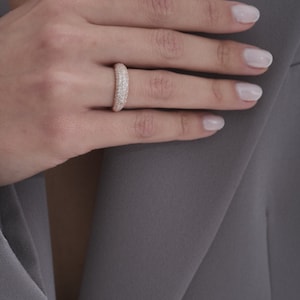 savaroski ring silver on 24 settings gold