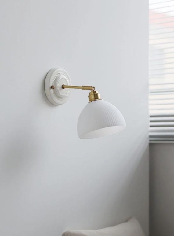 Nordic Macaron Style Plug-In Wall Light Fixture – Retro-Inspired Bedside Lighting with Elegant Ceramic Design