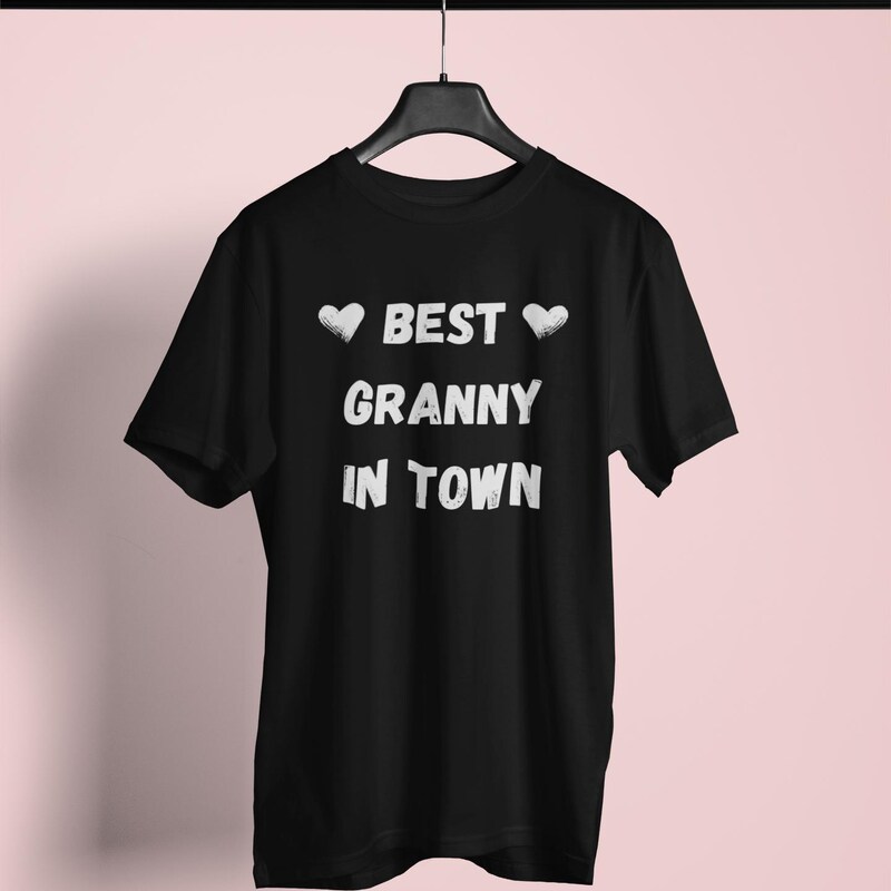 Grandma is The Heart of the Family T Shirt White Short-Sleeve Unisex Grandmother Tee Shirt main image 1